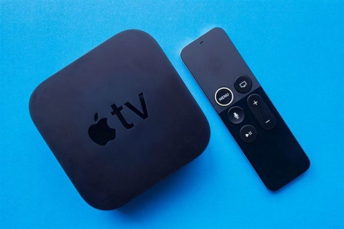 Устройство Apple TV и пульт дистанционного управления